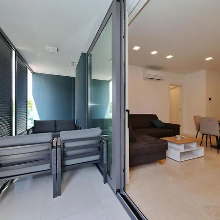 Brkic In - With Balcony Daire