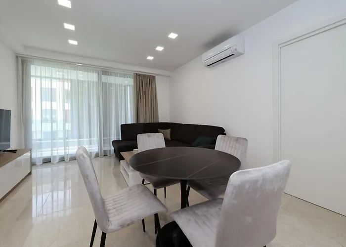 Brkic In - With Balcony Apartment *