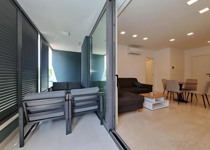 Brkic In - With Balcony 公寓